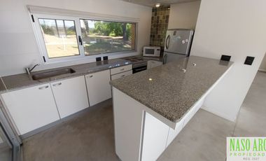 Moderna casa en Sierra de los Padres, Balcón del Golf, gas natural a pocos mts