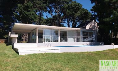 Moderna casa en Sierra de los Padres, Balcón del Golf, gas natural a pocos mts