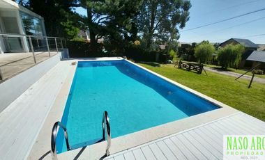 Moderna casa en Sierra de los Padres, Balcón del Golf, gas natural a pocos mts