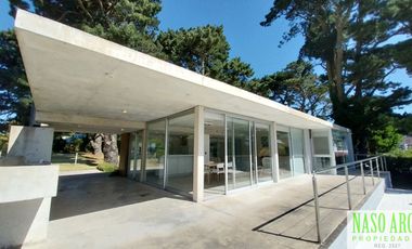 Moderna casa en Sierra de los Padres, Balcón del Golf, gas natural a pocos mts