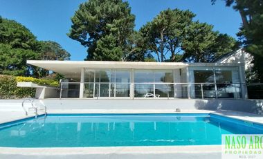 Moderna casa en Sierra de los Padres, Balcón del Golf, gas natural a pocos mts