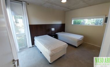 Moderna casa en Sierra de los Padres, Balcón del Golf, gas natural a pocos mts