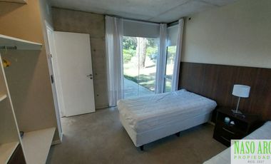 Moderna casa en Sierra de los Padres, Balcón del Golf, gas natural a pocos mts