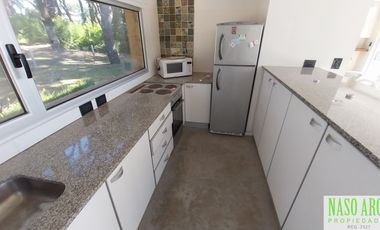 Moderna casa en Sierra de los Padres, Balcón del Golf, gas natural a pocos mts