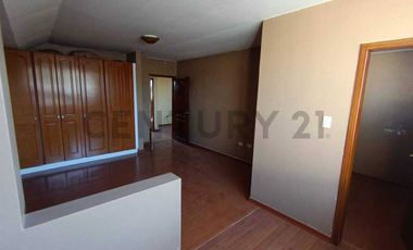 CASA EN RENTA EN CALDERÓN