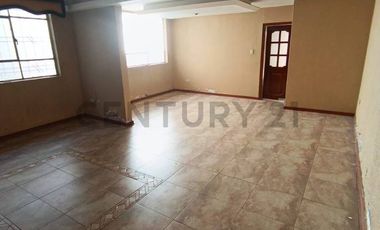 CASA EN RENTA EN CALDERÓN