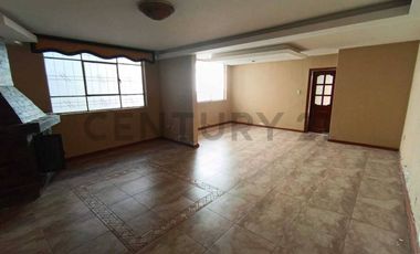 CASA EN RENTA EN CALDERÓN