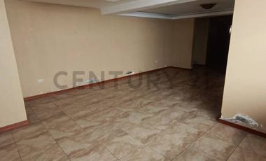 CASA EN RENTA EN CALDERÓN