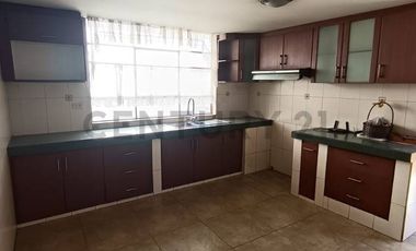 CASA EN RENTA EN CALDERÓN