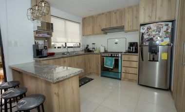 Bella Casa en Urbanizacion Privada Monay Baguanchi - Cuenca