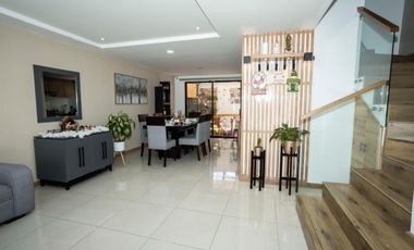 Bella Casa en Urbanizacion Privada Monay Baguanchi - Cuenca