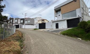 Bella Casa en Urbanizacion Privada Monay Baguanchi - Cuenca