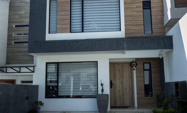 Bella Casa en Urbanizacion Privada Monay Baguanchi - Cuenca