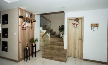 Bella Casa en Urbanizacion Privada Monay Baguanchi - Cuenca