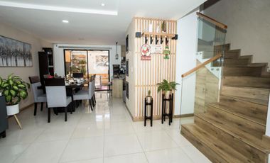 Bella Casa en Urbanizacion Privada Monay Baguanchi - Cuenca