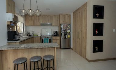 Bella Casa en Urbanizacion Privada Monay Baguanchi - Cuenca