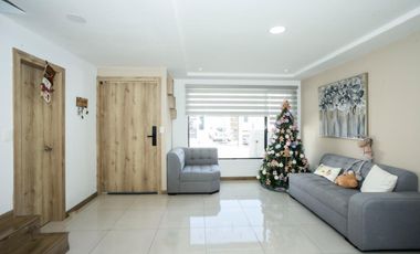 Bella Casa en Urbanizacion Privada Monay Baguanchi - Cuenca