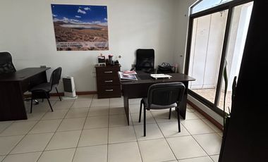 ARRIENDO AMPLIA CASA EN ARICA DOS PISOS