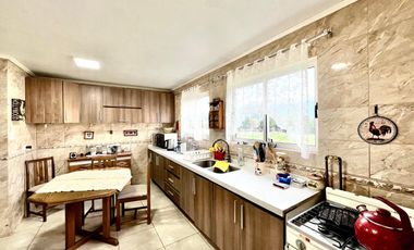 ARRIENDO 4D 3B ESPECTACULAR TERRENO Y VISTAS