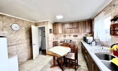 ARRIENDO 4D 3B ESPECTACULAR TERRENO Y VISTAS