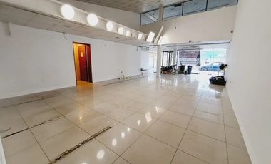Amplio local / sala, cerca de Aerodromo Tobalaba