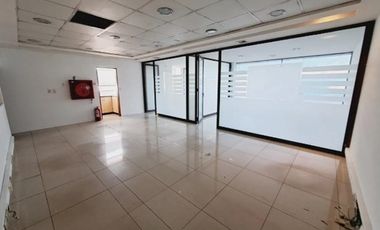 Amplio local / sala, cerca de Aerodromo Tobalaba