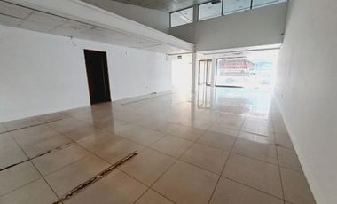 Amplio local / sala, cerca de Aerodromo Tobalaba