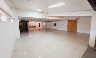 Amplio local / sala, cerca de Aerodromo Tobalaba