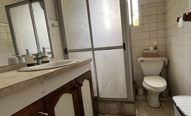 Venta Casa, gran terreno, uso mixto