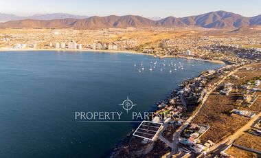 Terreno en venta con salida al mar en La Herradura.