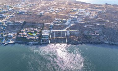 Terreno en venta con salida al mar en La Herradura.