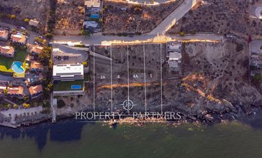Terreno en venta con salida al mar en La Herradura.