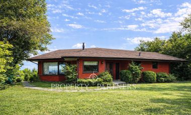 Extraordinaria casa frente al lago a pocos kilometros de Ensenada