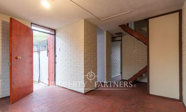 Acogedora casa, ubicada en pasaje, barrio antiguo residencial