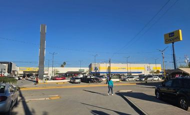 Local en Plaza Comercial en Renta, Las Gabrielas, Francisco I. Madero Coah.