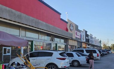 Local en Plaza Comercial en Renta, Las Gabrielas, Francisco I. Madero Coah.