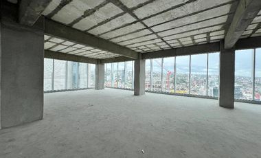 Oficina en Central Toreo con vista a Santa María- Andador- Agua Caliente