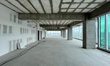 Oficina en Central Toreo con vista a Santa María- Andador- Agua Caliente