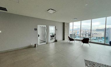 Oficina en Central Toreo con vista a Santa María- Andador- Agua Caliente