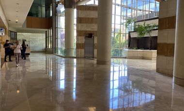 Arriendo local comercial para oficina, galería Hotel Marriott, estupendo entorno!