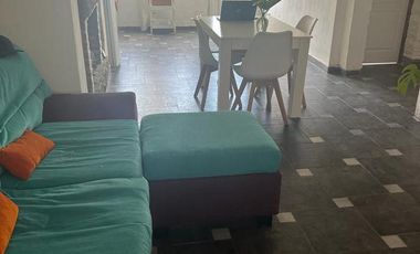 Casa de 2 dormitorios con garage y fondo libre. R. de Escalada