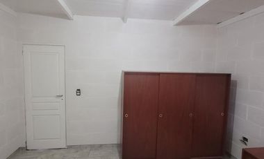 Casa de 2 dormitorios con garage y fondo libre. R. de Escalada