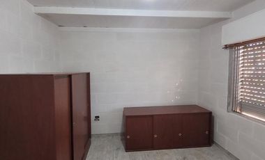 Casa de 2 dormitorios con garage y fondo libre. R. de Escalada