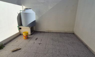 Muy buen Duplex 2 dorm y cochera descubierta. Banfield E.