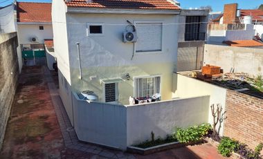Muy buen Duplex 2 dorm y cochera descubierta. Banfield E.