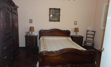 Casa de 2 dorm c/garage y fondo libre. Lanús Este.