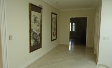 Venta con Renta  Imponente Casa en Lomas de San Isidro 10 ambientes