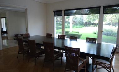 Venta con Renta  Imponente Casa en Lomas de San Isidro 10 ambientes