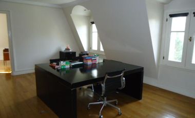 Venta con Renta  Imponente Casa en Lomas de San Isidro 10 ambientes