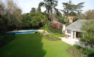 Venta con Renta  Imponente Casa en Lomas de San Isidro 10 ambientes